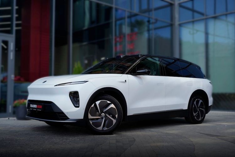 Nio ES8