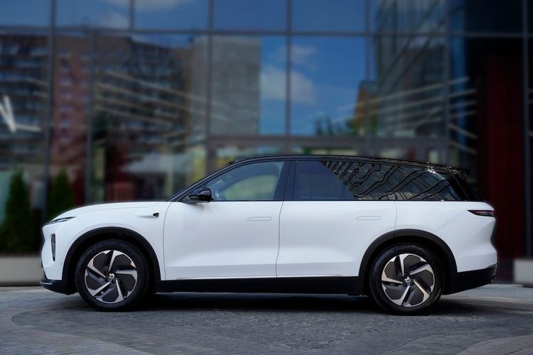 Nio ES8