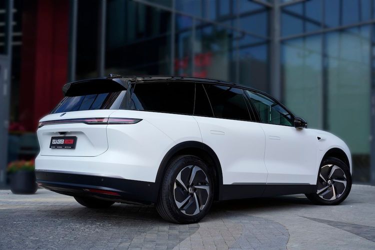 Nio ES8